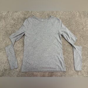 Fabletics - Gray Long Sleeve Top w/ Cut Out at Elbow - size Medijm - Like New!